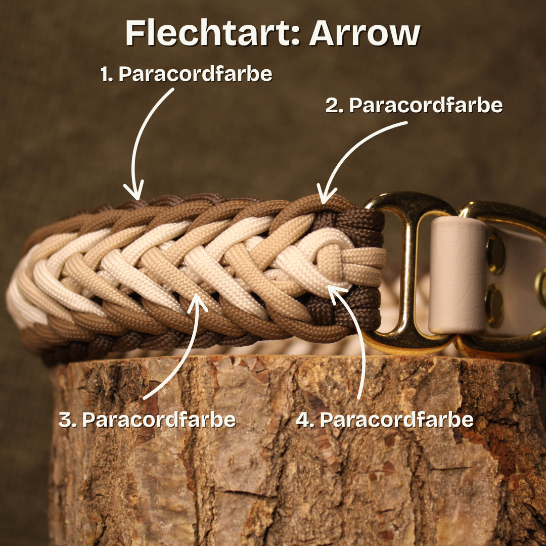 Flechtart „Arrow“ – Paracord-Halsband in Beige- und Brauntönen, zeigt vier Paracordfarben mit markierter Flechtrichtung und goldenem Messingverschluss.