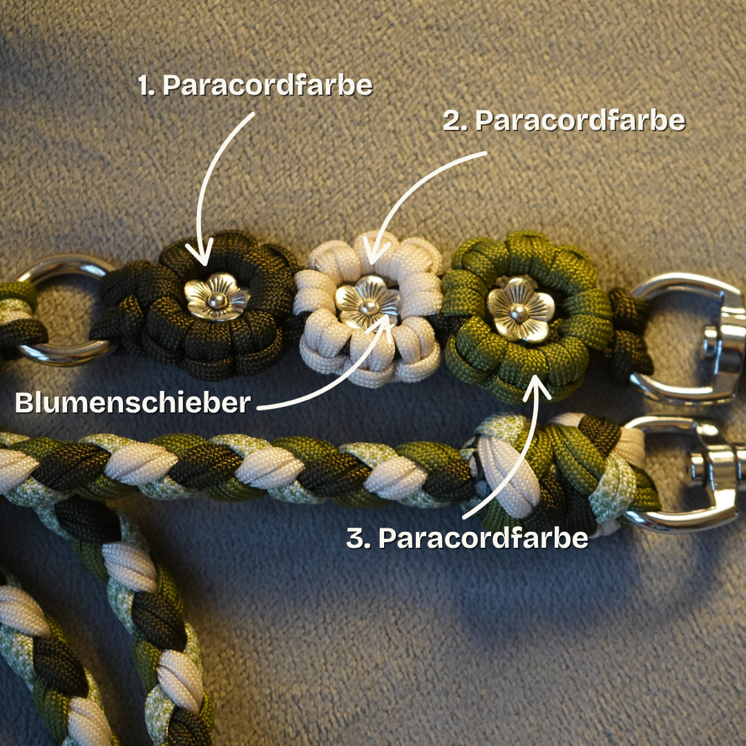 Detailaufnahme der Paracord Hundeleine mit Beschriftung der Paracordfarben und Blumenschiebern – individuelle Farbwahl bei Pama möglich.